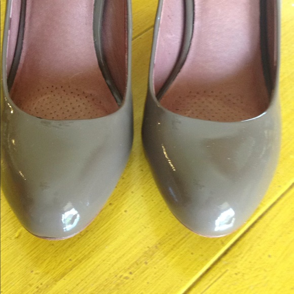 Corso Como Taupe Patent Leather Wooden Heels- 7M - Picture 8 of 8